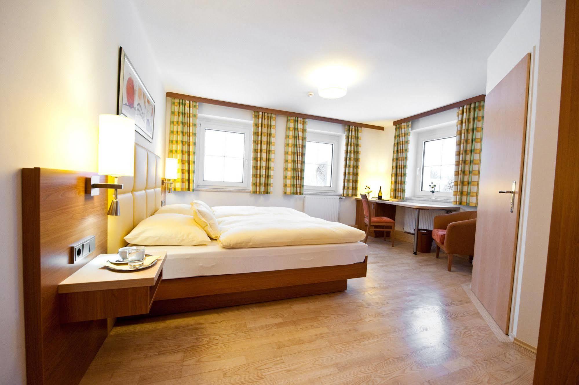 Hotel Sonnenhof Timelkam Extérieur photo